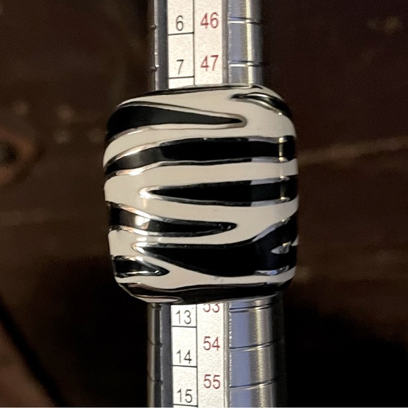 None Jewelry - Stainless Steel Black and White Enamel Zebra Stripe Ring Size 5 NWOT